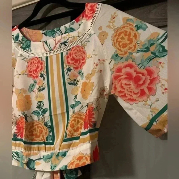 BNWT Tie-back Floral Top - Picture 4 of 7